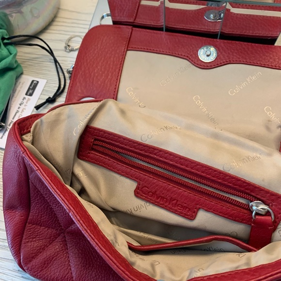 Calvin Klein red leather purse with chain strap - Picture 4 of 6